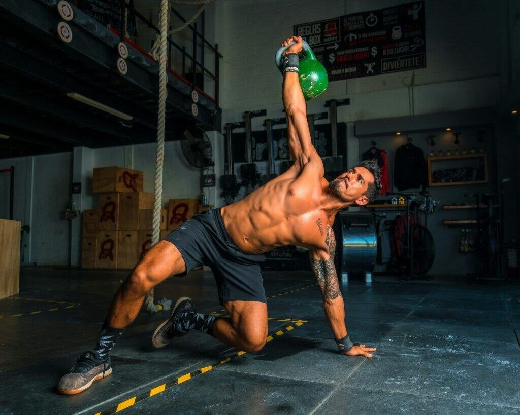 man performing kettlebell training in the gym to demonstrate progressive overload principles