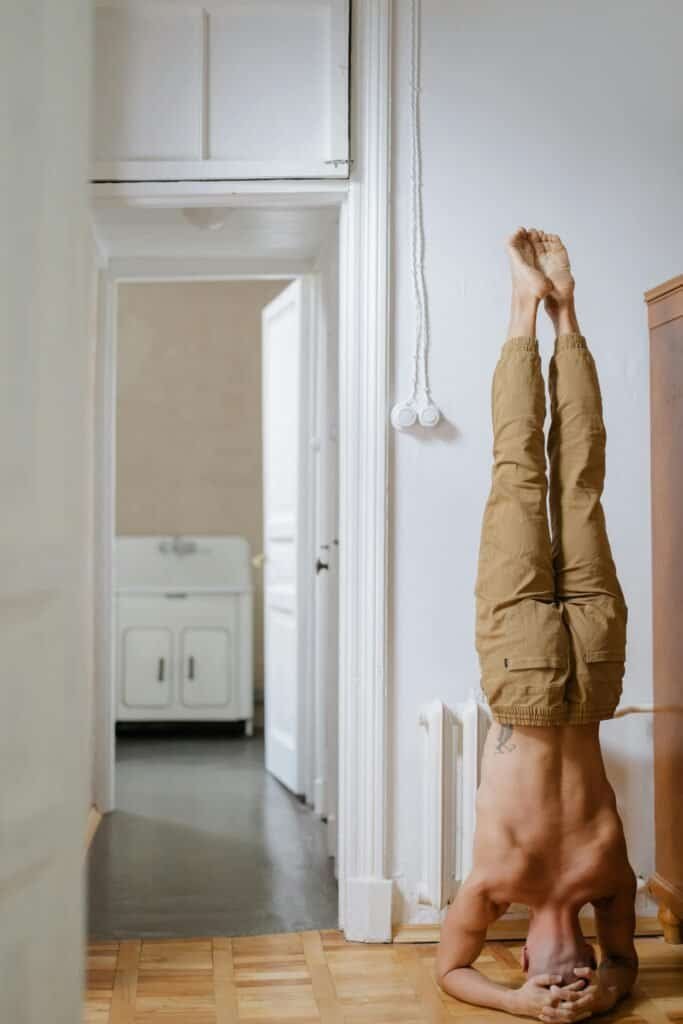 man doing inverted bodyweight exercise at home for muscle gains